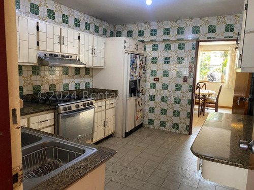 Ms: 24-22493 En Venta Amplia Casa En La Urb. Horizonte. A=275m2, 4h, 3b, 1p.