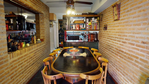 Excelente Casa 5 Ambientes Con Parque En Flores