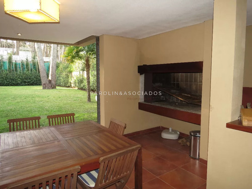 Casa En Venta De 5 Dormitorios En Montoya, Punta Del Este.