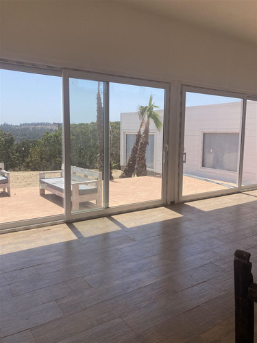 Casa En Venta De 4 Dorm. En Concón