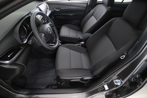 Imagen 11 de 14 de Toyota Yaris 5p 1.5 Xls Cvt