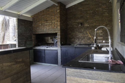 Casa En Venta Funes
