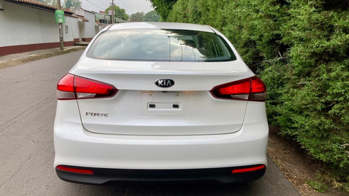 Imagen 4 de 15 de Kia Forte 2018 Unico Dueño Servicios De Agencia
