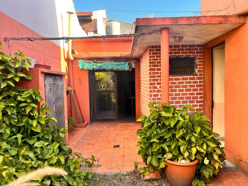Casa En Venta | 2/3 Dormi - Quincho Y Parrilla | 33 E/ 24 Y 25 - La Plata