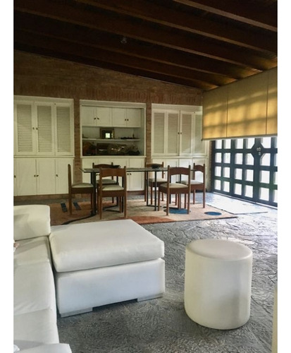 En Venta Casa 680m2 6h/6b/11p Cerro Verde 6194