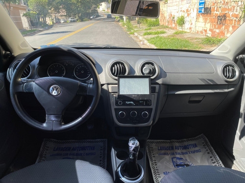 Volkswagen Voyage 1.0 Vht Total Flex 4p