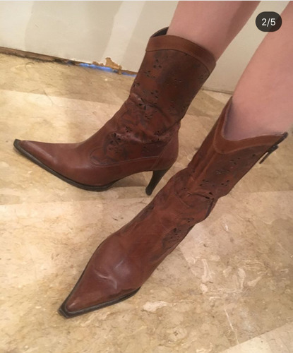 Botas De Dama  Marrón Labradas Con Tacon