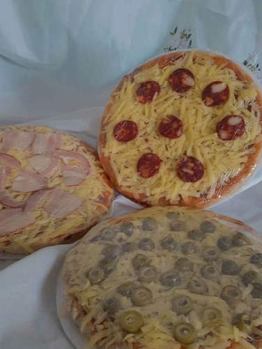 Pizzas A La Parrilla Servicio De Catering Calzones-chivitos