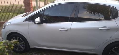 Imagen 13 de 16 de Peugeot 208 2016 1.6 Feline Pack Cuir