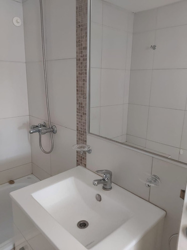Venta Departamento 2 Dormitorios Adjudicado Regam Pilay Con Posesion Inmediata O Renta, Av Colon 1494