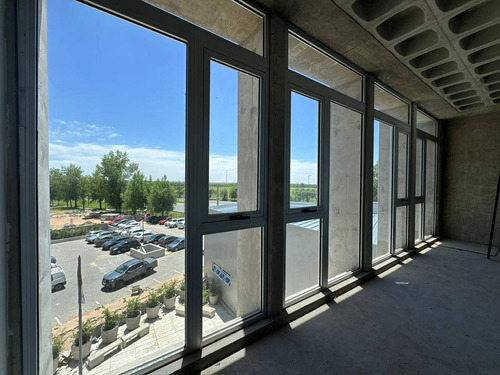 Parque Empresarial Aeropuerto. Oficinas En Alquiler De 50 M2 Y 60 M2. A Estrenar!