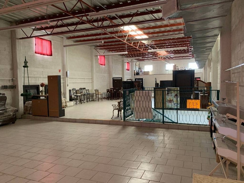 Imagen 6 de 12 de En Venta Local Comercial Muy Grande Y Centrico Enfrente De Plaza Santuario
