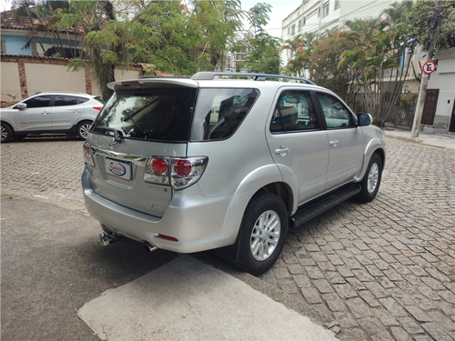 Toyota Hilux SW4 3.0 SRV 4X4 7 LUGARES 16V TURBO INTERCOOLER DIESEL 4P AUTOMÁTICO