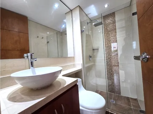 Apartamento En Arriendo En El Poblado, Cómodo Y Bien Ubicado