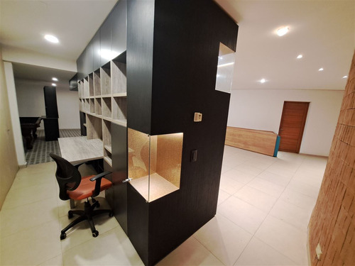 Departamento Tipo Townhouse En Venta De 5 Dorm. En Vitacura
