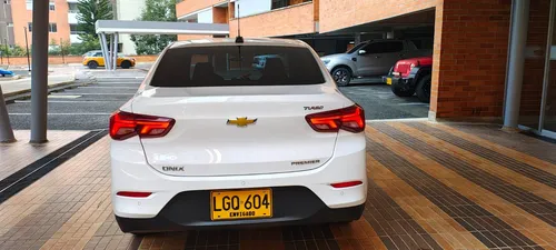 Chevrolet Onix 1.0T Premier Sedan At
