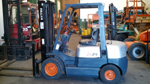 Autoelevador Hytsu 2500 Kg / Elevación 3,5 Mts