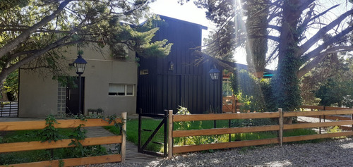 Casa 3 Dormitorios En Barrio Parque Los Pinos. Trelew