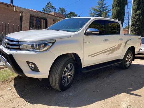 Imagen 2 de 10 de Toyota Hilux 2018 2.8 Cd Srx 177cv 4x4