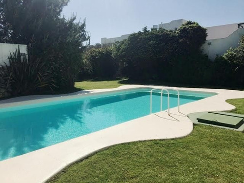 Apartamento En Alquiler Por Temporada De 4 Dormitorios En Montoya
