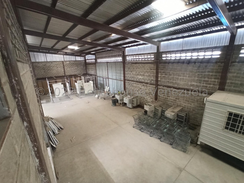 Galpón Nave Industrial Almacén Bodega Comercial En Venta En A Unos Metros De La Avenida Internacional Turmero Maracay Cuenta Con Tanque Subterráneo De Agua Área De Carga Y Almacenamiento Nela 23-139