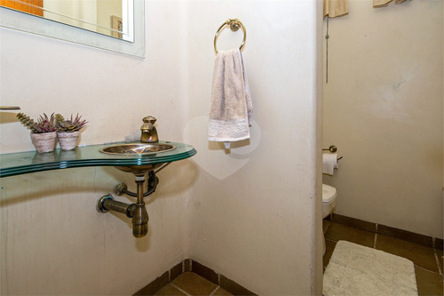 Imagem 16 de 30 de Casa Térrea 5 Dormitórios, Piscina E Jardim - Reo523527