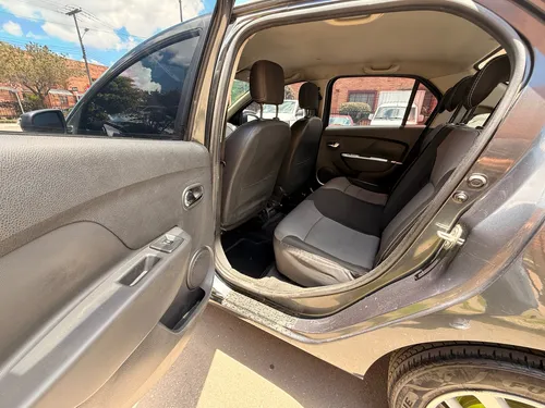 Renault Logan 1.6 Privilege / Intens