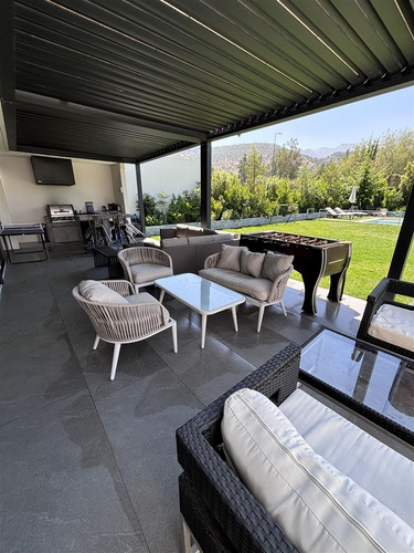 Casa En Venta De 4 Dorm. En Lo Barnechea Valle Escondido