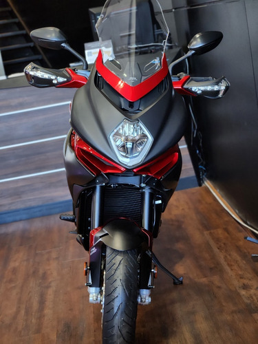 Imagen 3 de 25 de Mv Agusta Turismo Veloce Lusso Bordó