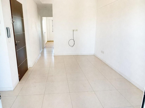 Imagen 2 de 14 de Departamento De 2 Ambientes Con Cochera