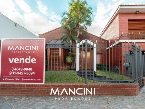 Casa En Venta De 6 Ambientes Con Piscina, Quincho, Parrilla Y Cochera Pasante - San Martín