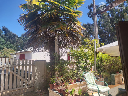 Casa En Venta De 2 Dorm. En El Tabo