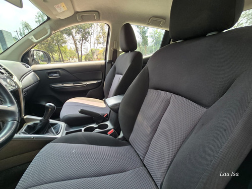 Mitsubishi L200 2.4 Cabina Doble 4x2 Mt