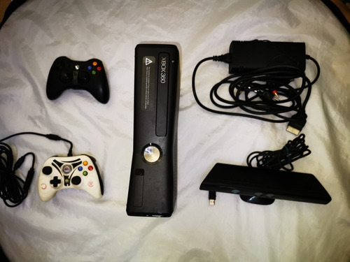 Xbox 360 Con Kinect Y 2 Controles. 