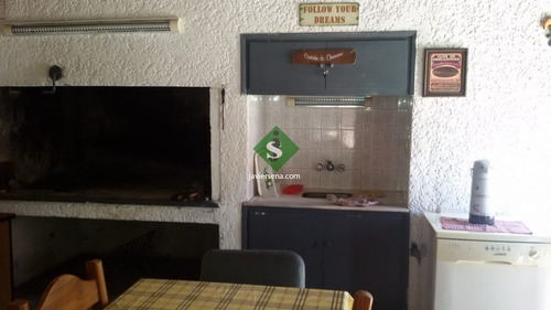 Venta Y Alquiler De Casa En Pinares, 4 Dormitrorios, 3 Baños, Piscina, Buen Lugar.- Ref: 168100