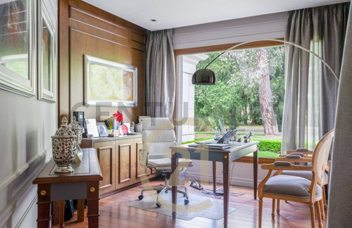 Casa Estilo Frances En Barrio Saint Thomas