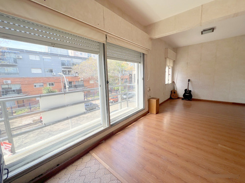 Venta Hermosa Casa De Altos, La Blanqueada, 2 O 3 Dormitorios, Al Frente, Balcón, Terraza, Sin Gastos Comunes, Independiente, Divina