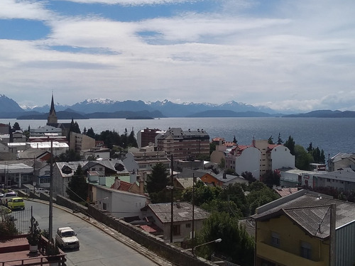 Venta Dúplex Céntrico Con Vista Al Lago Y Cochera Bariloche. Retasado