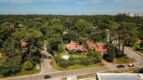 Casa 7 Dormitorios En Cantegril, Punta Del Este