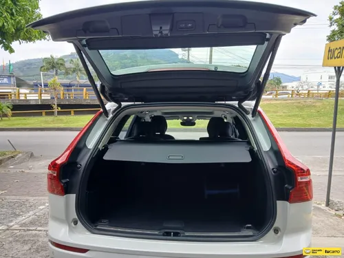 Volvo XC60 B5 MOMENTUM