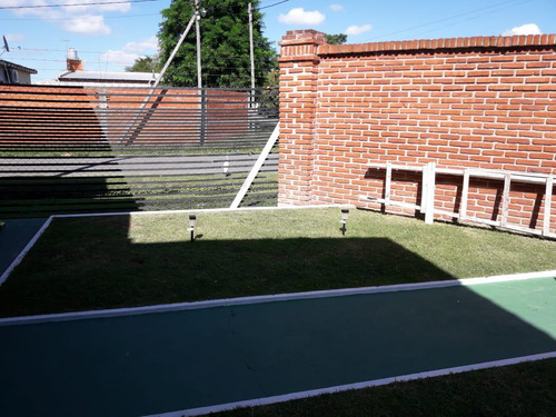 Casa En Venta - 2 Dormitorios 1 Baño - Cocheras - 465mts2 - Los Hornos, La Plata