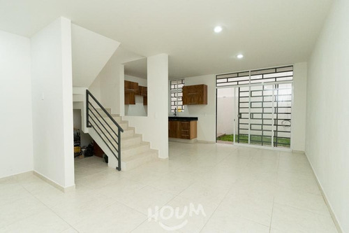 Imagen 1 de 30 de Casa En Fraccionamiento Arrayanes, Zapopan Con 2 Recámaras, 96 M², Id: 45306