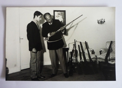 Fotografia Del Presidente Egipcio Anwar El Sadat Con Su Hijo