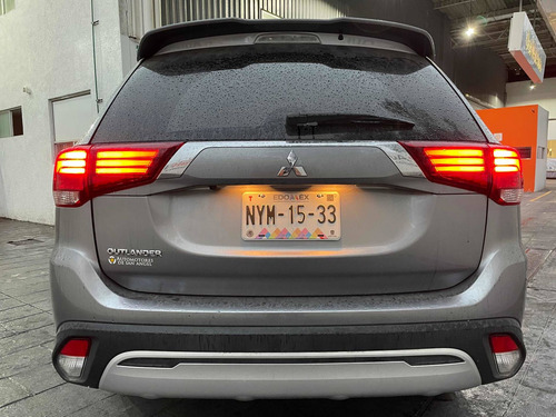 Imagen 4 de 15 de Mitsubishi Outlander 2.4 Se Plus Cvt 2019
