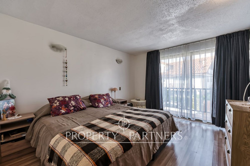 Estoril, Casa De 3 Pisos Con Excelente Conectivida...