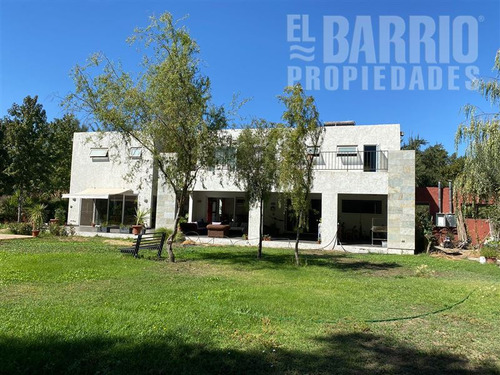 Casa En Venta De 4 Dorm. En Las Brisas De Chicureo