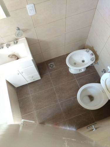 Imagen 11 de 14 de Vendo Departamento 2 Amb Muy Amplio Frente C/renta