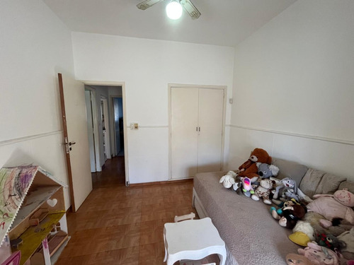 Chalet 5 Ambientes ( Parque Jonsthon- Hurlingham)