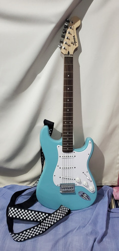 Fender Stratocaster, Turquesa, Con Banda Incluida 