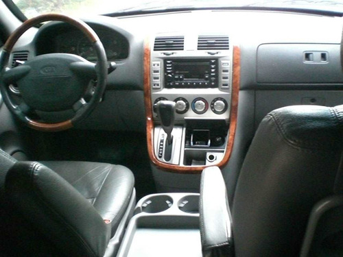 Kia Carnival 2006 2.5 5p
